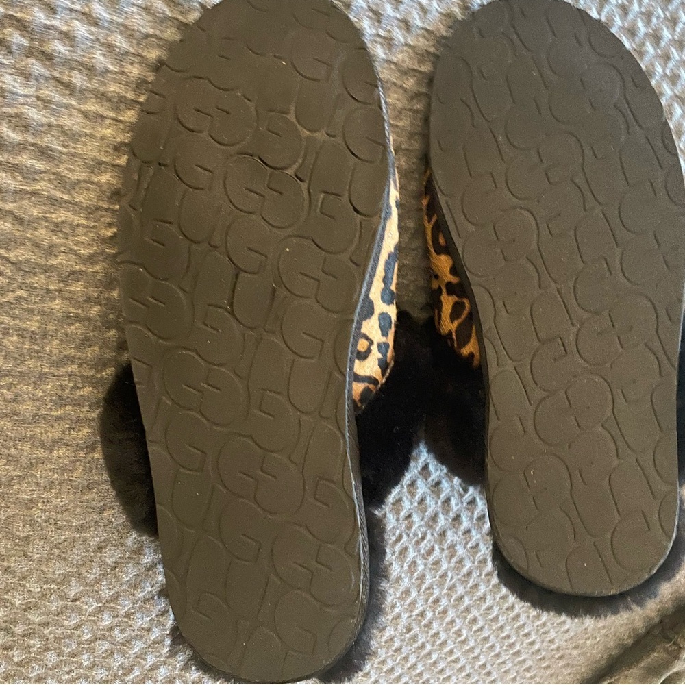 UGG Leopard Women's Slipper  Size 10 - Picture 4 of 4